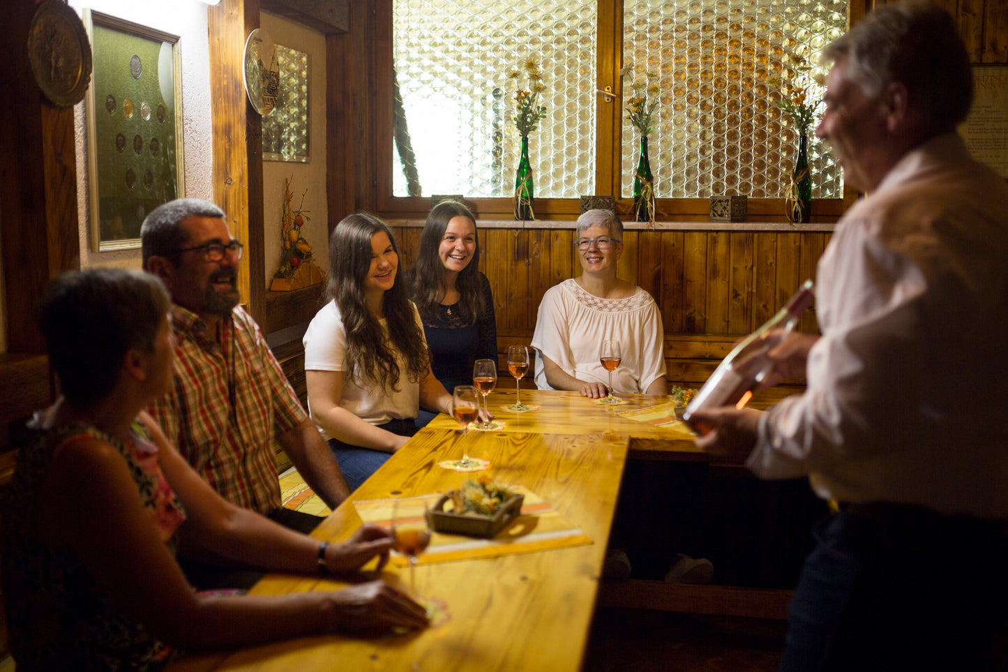 Weinprobe im Weinkeller